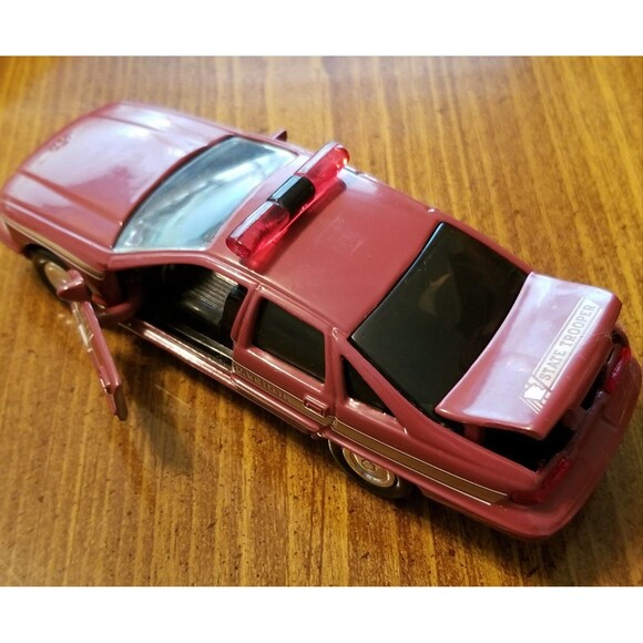 Minnesota State Police Road Champs die cast police car 1:43 scale - Picture 10 of 11